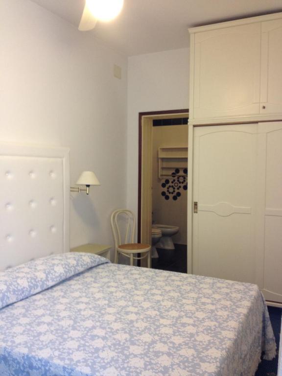 Hotel Tirreno フォルテ・デイ・マルミ 部屋 写真