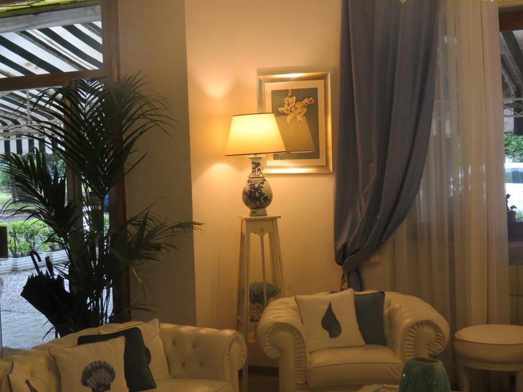 Hotel Tirreno フォルテ・デイ・マルミ エクステリア 写真
