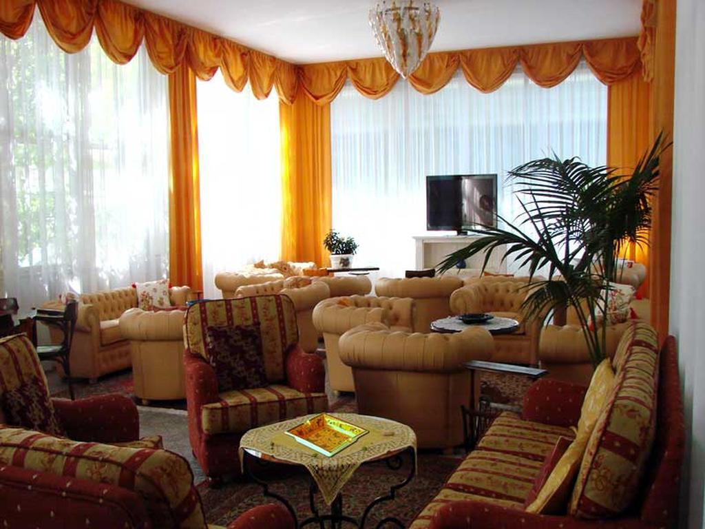 Hotel Tirreno フォルテ・デイ・マルミ エクステリア 写真