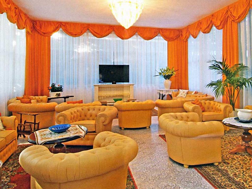 Hotel Tirreno フォルテ・デイ・マルミ エクステリア 写真