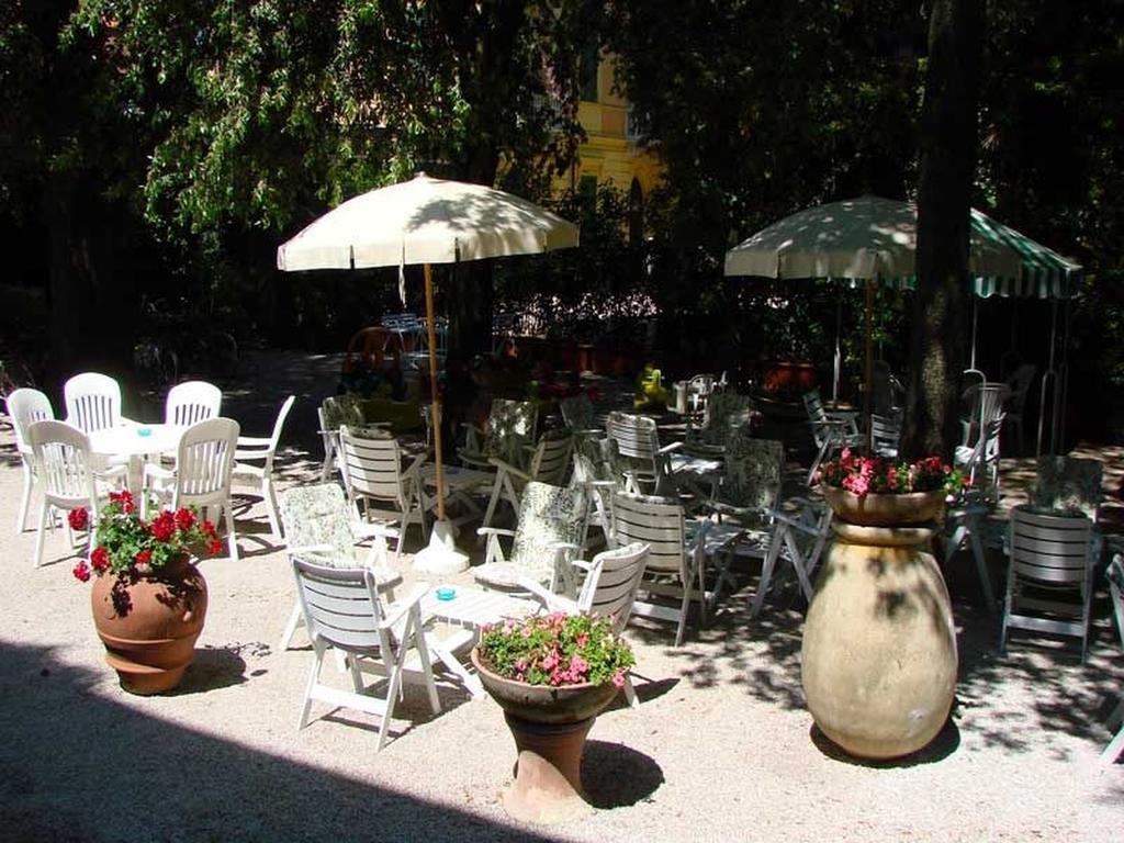 Hotel Tirreno フォルテ・デイ・マルミ エクステリア 写真