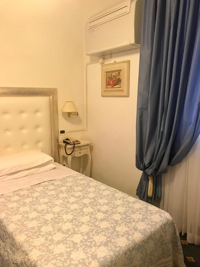 Hotel Tirreno フォルテ・デイ・マルミ エクステリア 写真