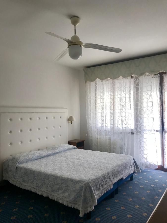 Hotel Tirreno フォルテ・デイ・マルミ エクステリア 写真